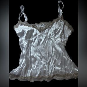 white lace tanktop.